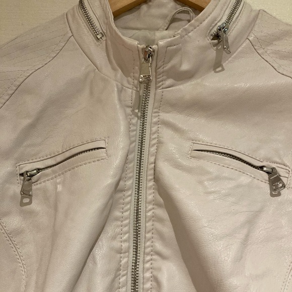 Women's White Jacket - Picture 3 of 7